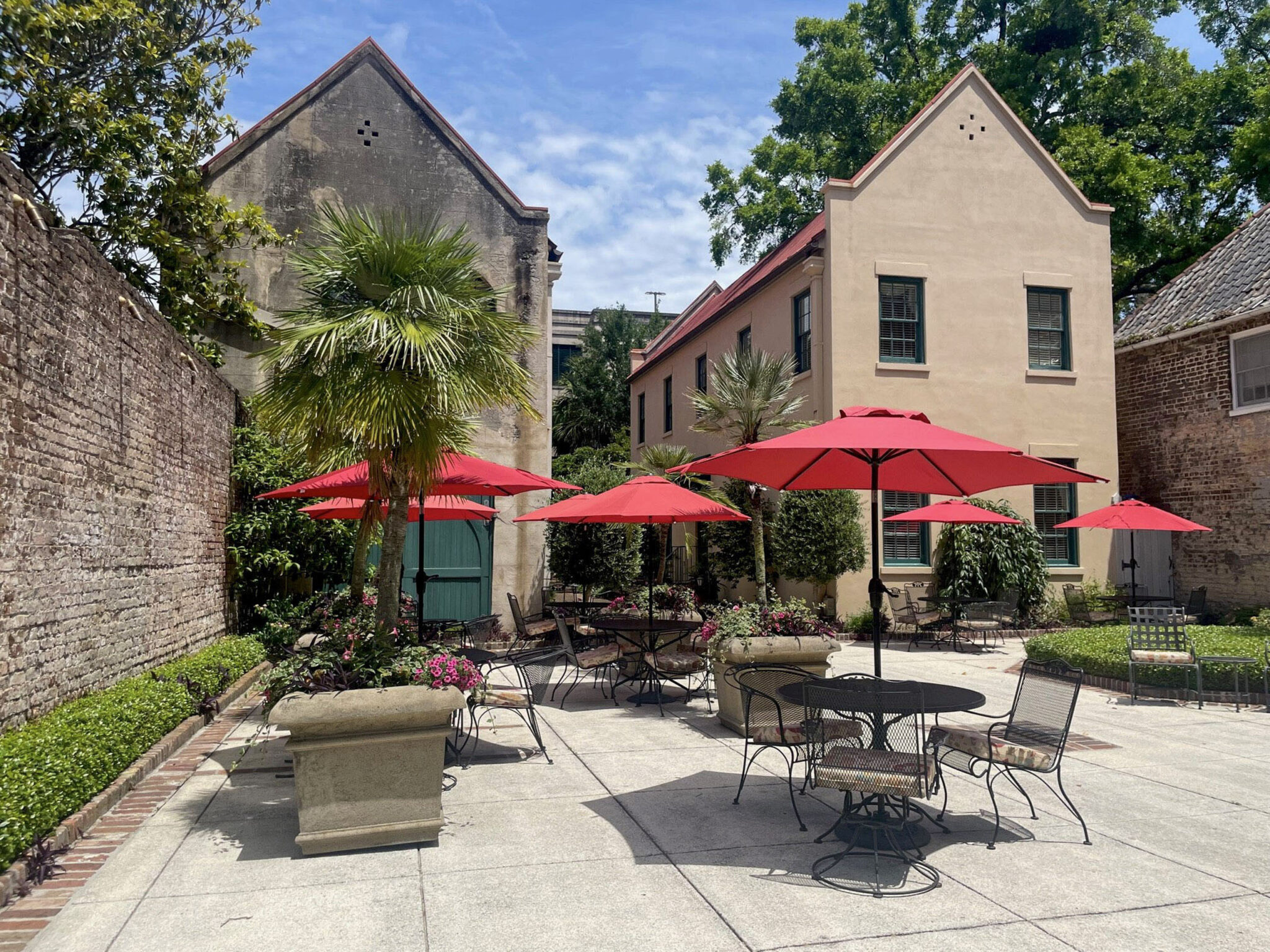 the patio at John Rutledge House Inn®